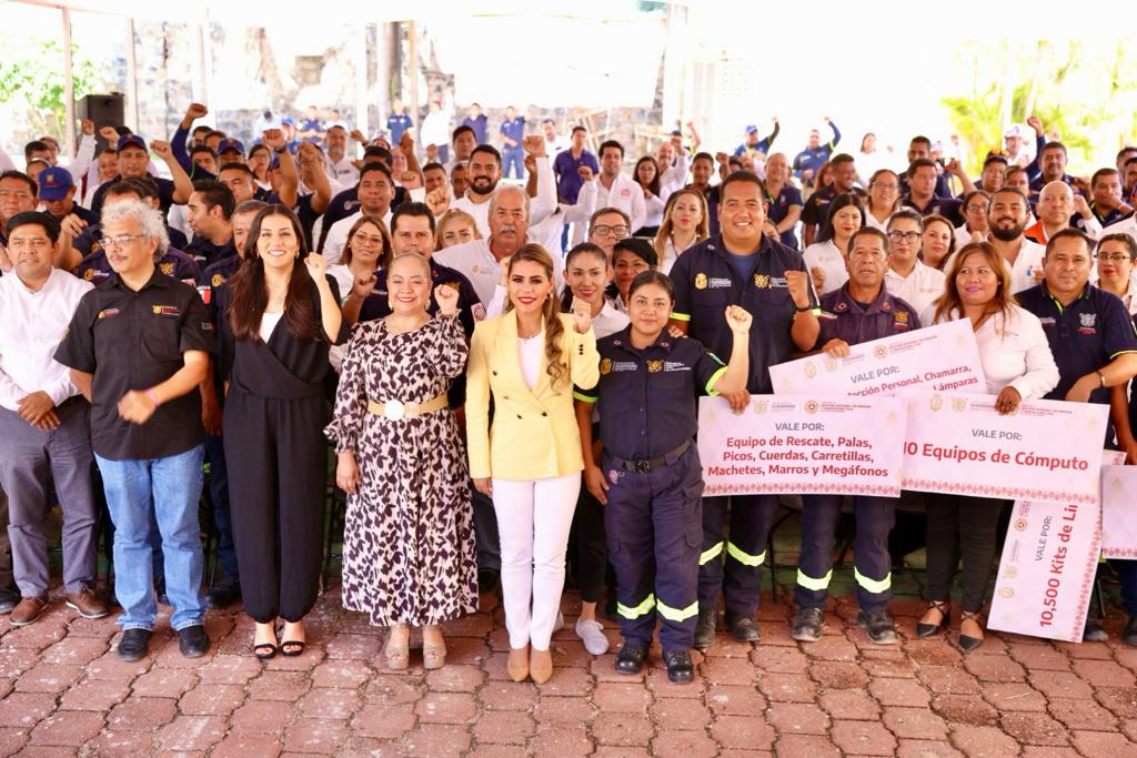Entrega Evelyn Salgado más de 7.8 MDP en equipo y herramientas a la Secretaría de Gestión Integral de Riesgos y Protección Civil Guerrero