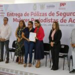 Entrega Evelyn Salgado pólizas de seguro de vida a mujeres periodistas de Acapulco