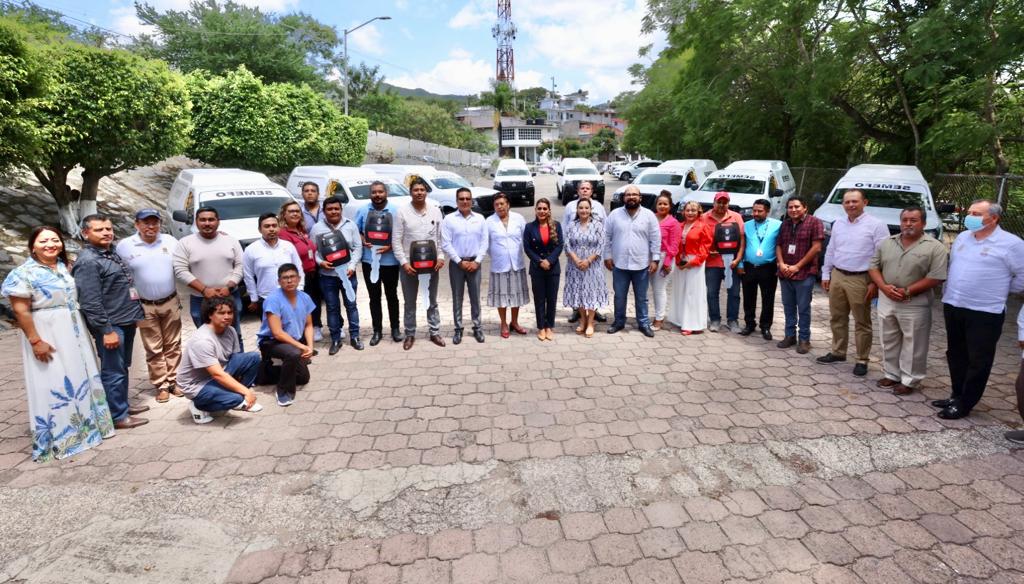 Entrega Evelyn Salgado vehículos al Servicio Médico Forense en Guerrero