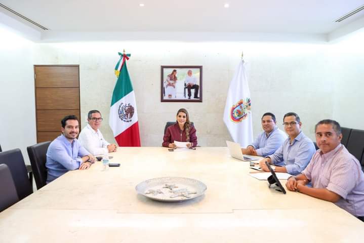La gobernadora Evelyn Salgado Pineda con parte de su equipo de trabajo, afina detalles para su Segundo Informe de Gobierno