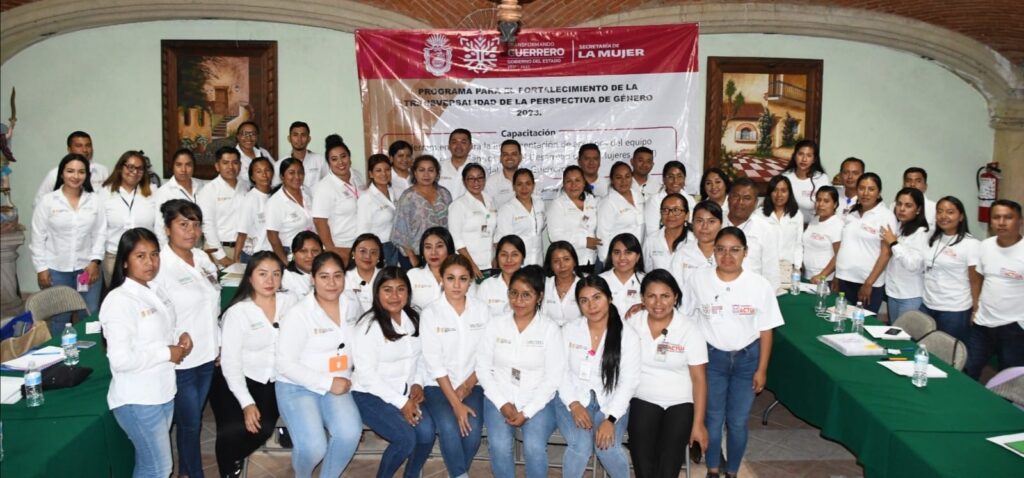 La SEMUJER realiza la capacitación a personal de los Centros de Desarrollo de las Mujeres