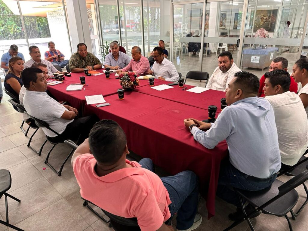 Culminan bloqueos sobre la costera Miguel Alemán, se logran acuerdos con representantes del gobierno de Guerrero