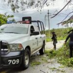 Se continua brindando atención oportuna en diferentes municipios del estado los cuales tuvieron algunas afectación derivadas por el paso del Huracán “Otis” en Tierra Caliente, Montaña y Costa Grande