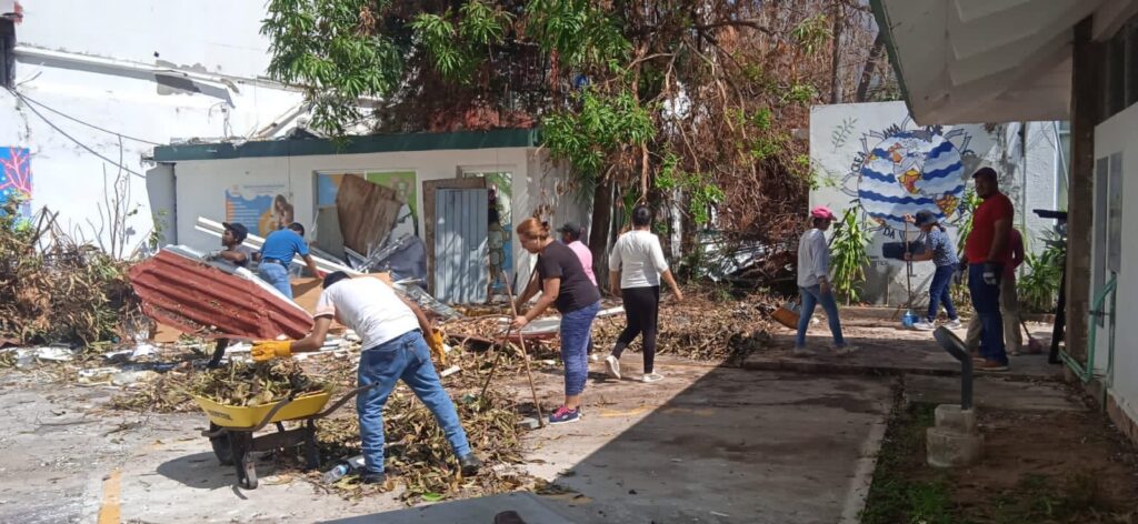 Continúan con labores de limpieza en el Centro Cultural Acapulco