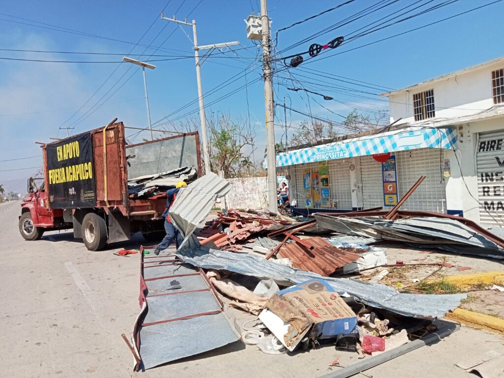 Brigadistas  de la Ciudad de México contribuyen en la limpieza y recolección de metales y otros residuos