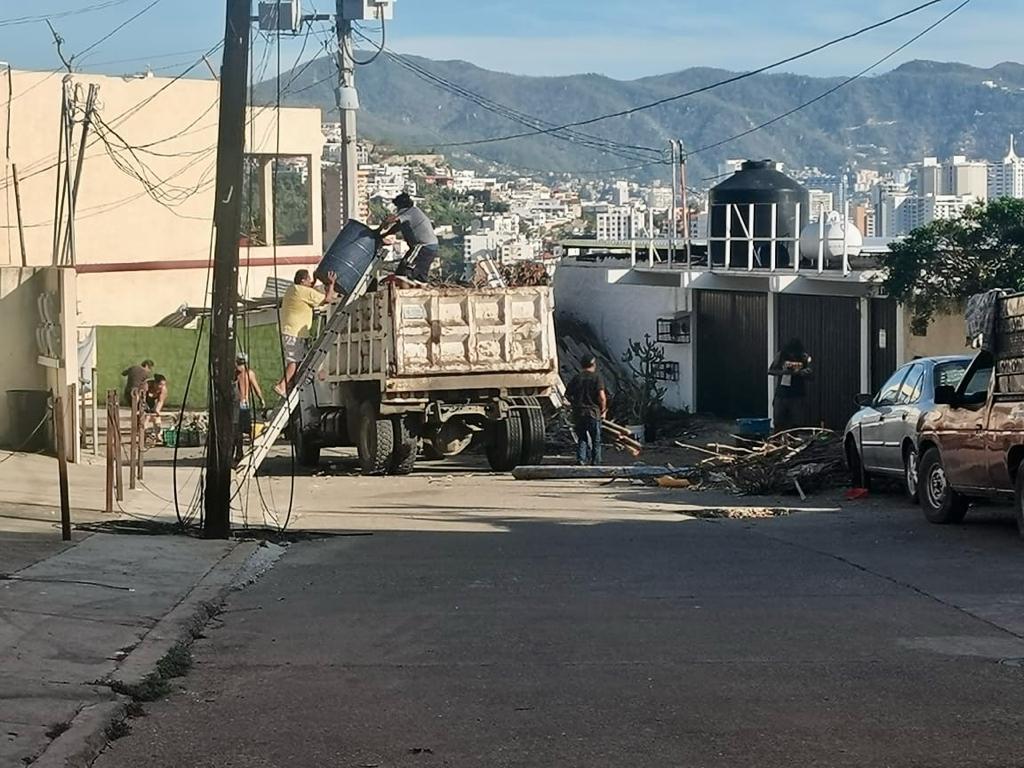 Gobierno del estado continúa labores de limpieza en la colonias Postal, Sector 6 Zapata, Marroquín y Palma Sola