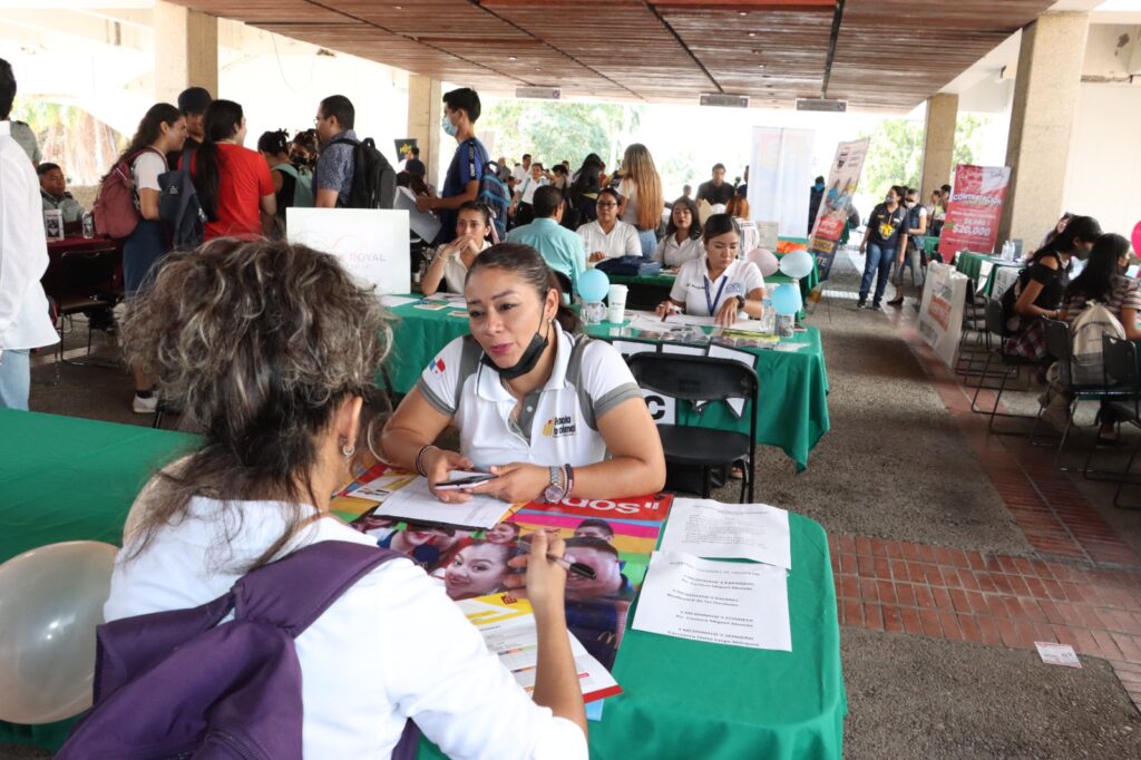 Promueve el gobierno de Guerrero ferias del empleo en los municipios de Acapulco y Coyuca en apoyo a los damnificados por el huracán “Otis”