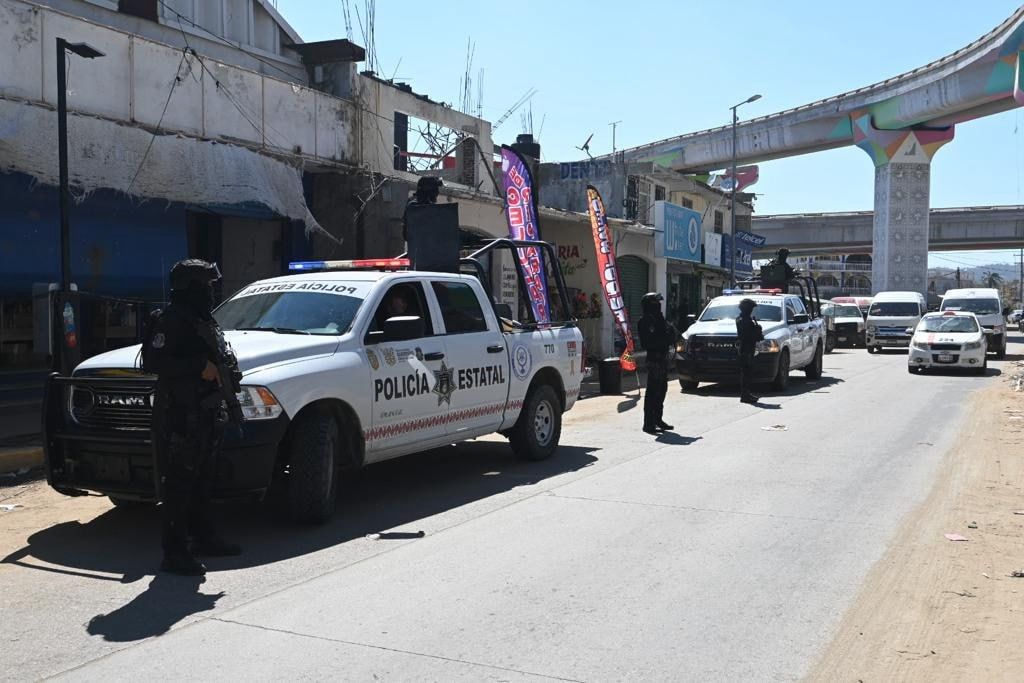 Elementos de la Policía Estatal coadyuvan en la vigilancia y atención ciudadana en distintas zonas del puerto de Acapulco