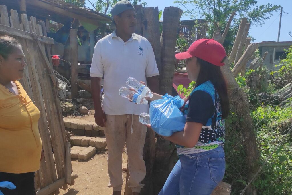 Brigadistas y voluntarios de la comunidad Universidad Tecnológica de la Costa Grande realizaron diversas actividades en Yetla y El Aguacate en Coyuca de Benítez,