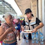 Cocina comunitaria instalada en la Escuela Técnica 152 en el Cayaco de Acapulco, continúa brindando servicios de alimentación y agua a las personas que habitan la zona