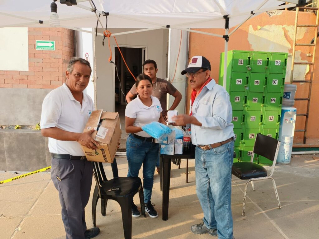 Realizan acciones de saneamiento básico y entrega de insumos para la desinfección de agua y alimentos