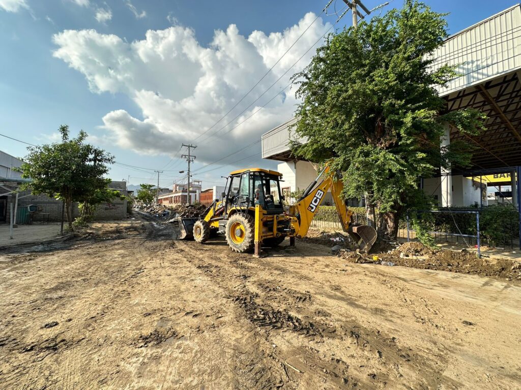 Personal de IGIFE continua con labores de limpieza de calles y avenidas en la zona de la central abasto