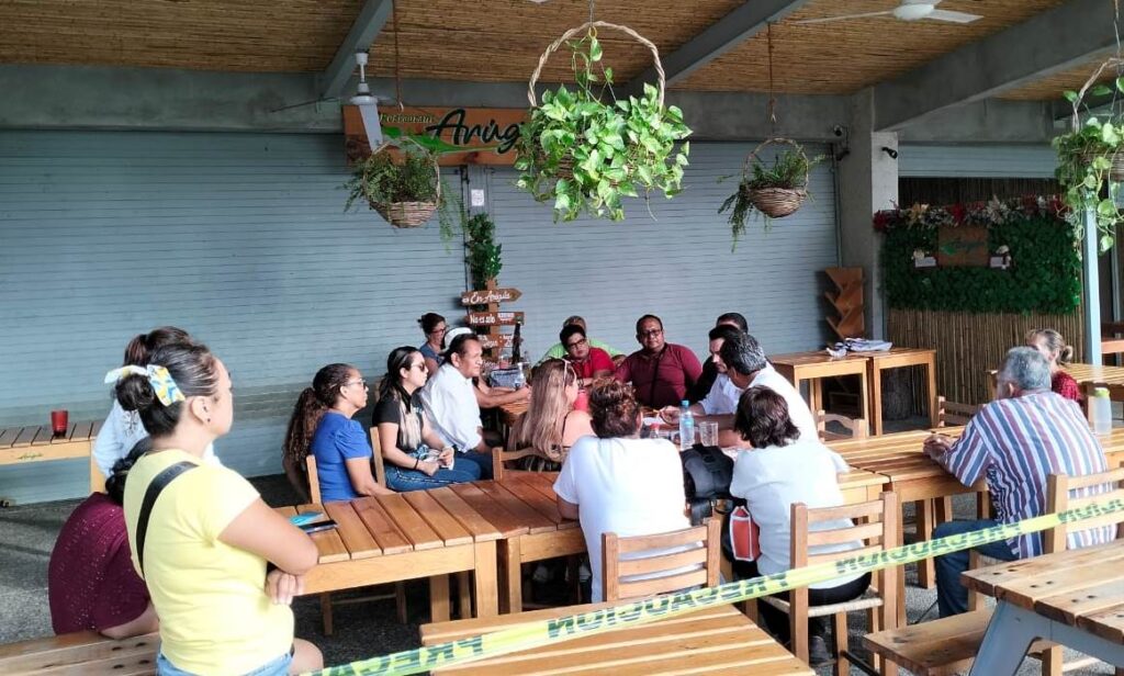 Acuerda Ludwig Reynoso con locatarios del Parque Papagayo la realización de la Villa Navideña