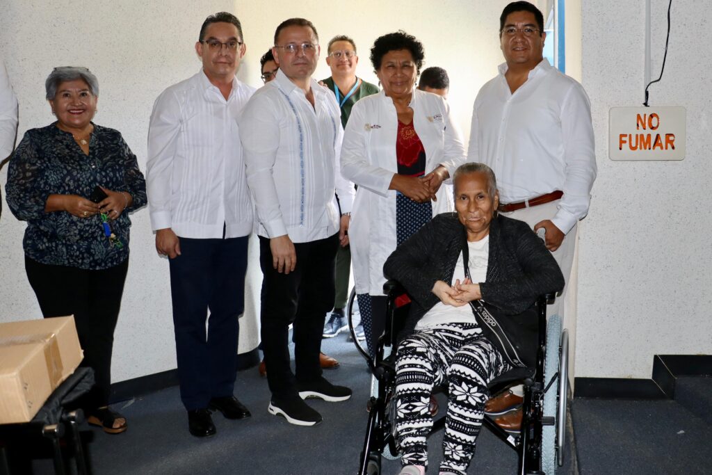 Entregan la SSG y la Beneficencia Pública implantes cocleares y otros apoyos a población vulnerable de Guerrero