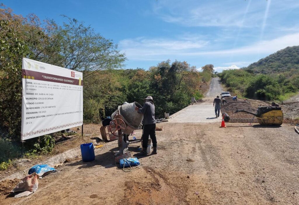 Atendió Cicaeg el tramo carretero Placeres del Oro–El Puerto de Oro, en el municipio de Coyuca de Catalán