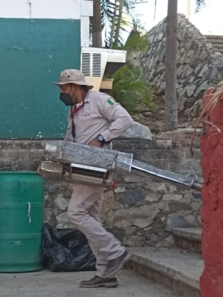Continúa sector Salud con vigilancia epidemiológica del dengue en Acapulco y Coyuca
