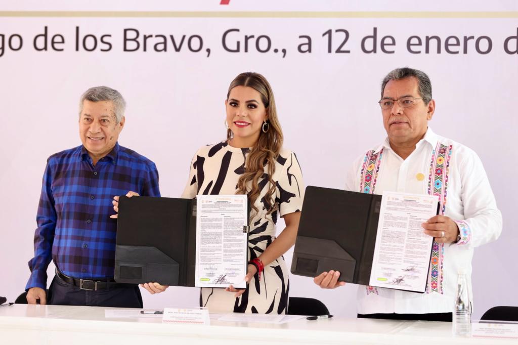 Entrega Evelyn Salgado estímulos salariales del programa de Carrera Administrativa 2023