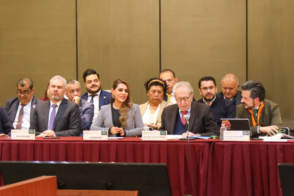 La gobernadora Evelyn Salgado Pineda asistió a una reunión de trabajo para revisar los avances del proceso de federalización del sistema IMSS Bienestar