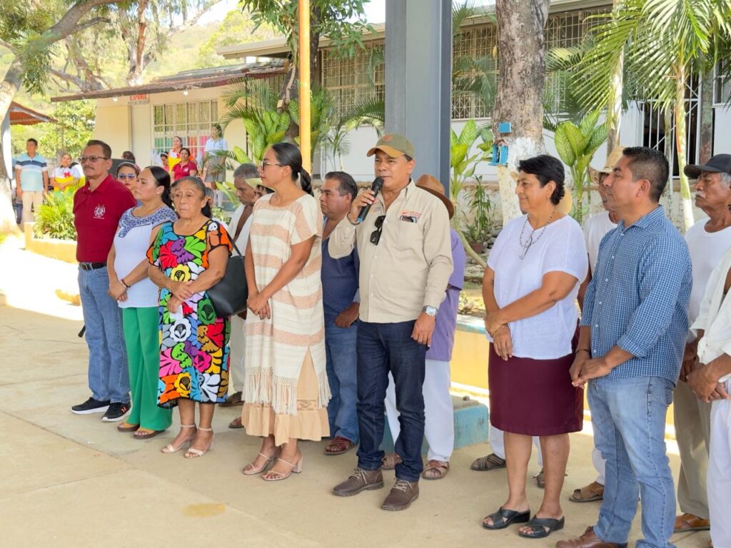 Más de 11 mdp invierte el gobierno del estado en infraestructura educativa en Tlacoachistlahuaca