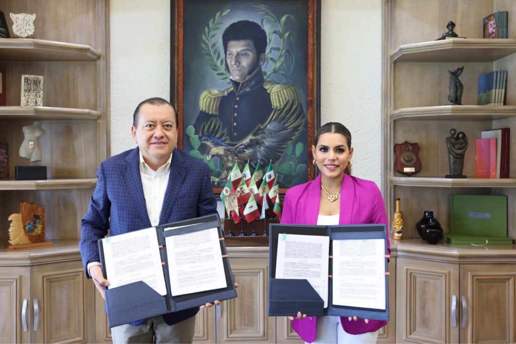 La gobernadora Evelyn Salgado Pineda se reunió con el rector de la UAGro,¿ Javier Saldaña Almazán
