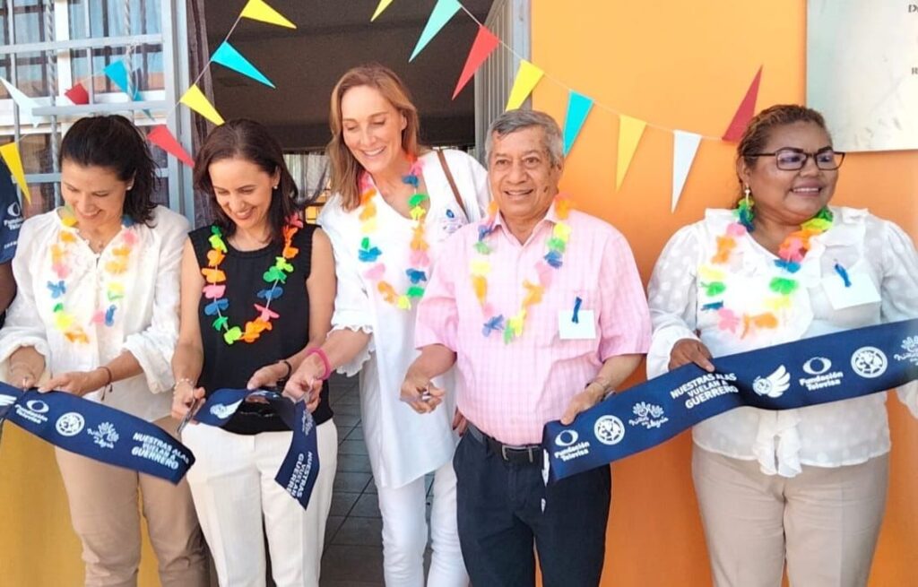 Titular de la SEG y representantes de las fundaciones: “Niños en Alegría”, “Televisa” y “UNETE” inauguran aulas en escuelas de Acapulco y Coyuca de Benítez