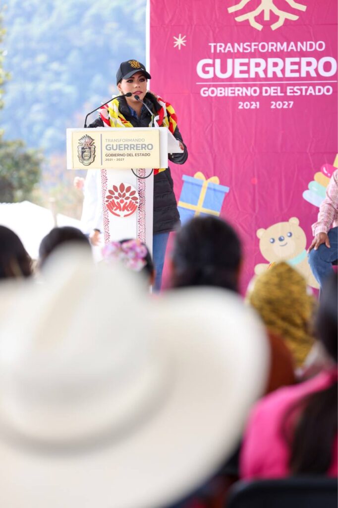 La gobernadora Evelyn Salgado y la presidenta del DIF Guerrero, Liz Salgado celebran “Día de Reyes” con niñas y niños de Llanos de Tepoxtepec