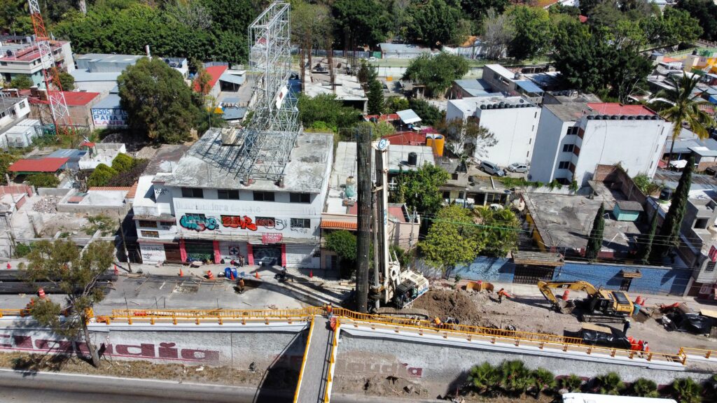 Avanza en Chilpancingo construcción del puente vehicular en la colonia Obrera