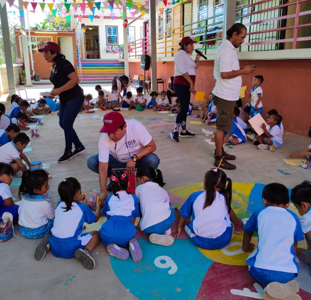 Se brinda apoyo psicológico a niñas, niños y adolescentes afectados por el huracán Otis