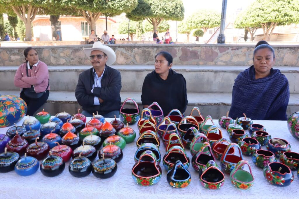 El FONART adquiere artesanías de Olinalá y de Temalacatzingo para promover la riqueza artesanal de Guerrero: SEFODECO