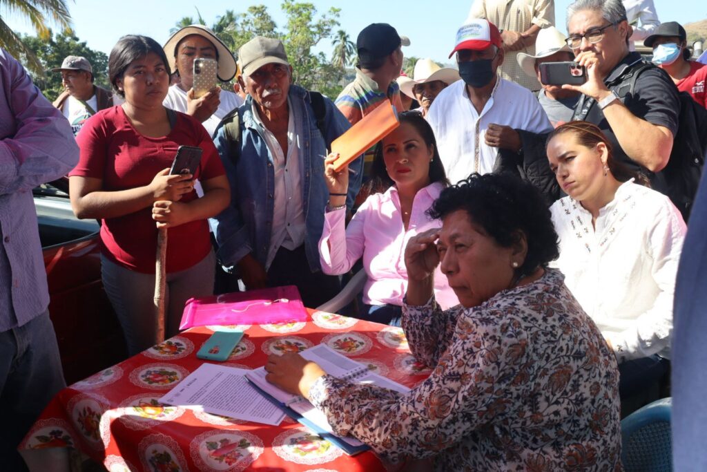 Atiende la secretaria de Salud solicitudes de pobladores de Quetzalapa, Azoyú