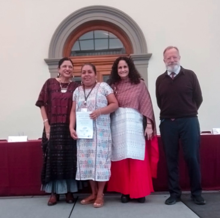 Artesanas guerrerenses obtienen un galardón y mención honorífica en el XII Concurso Nacional de Textiles