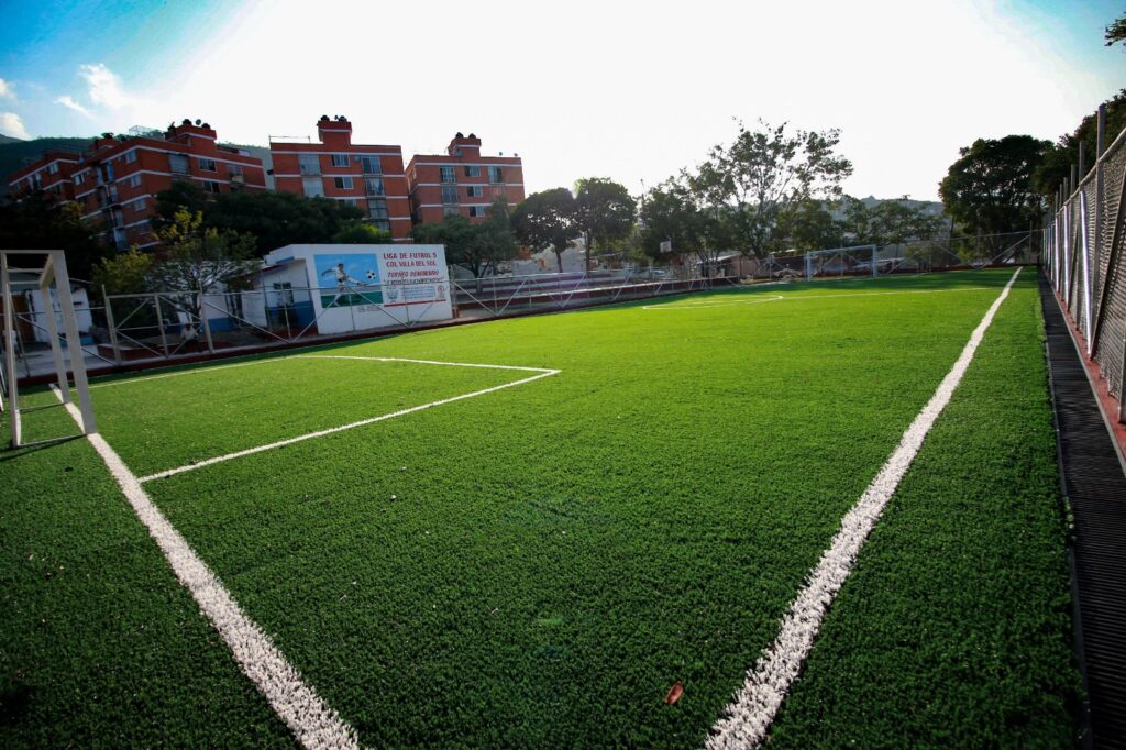 CONSTRUYE Y REHABILITA EL GOBIERNO DE GUERRERO ESPACIOS DEPORTIVOS EN CHILPANCINGO