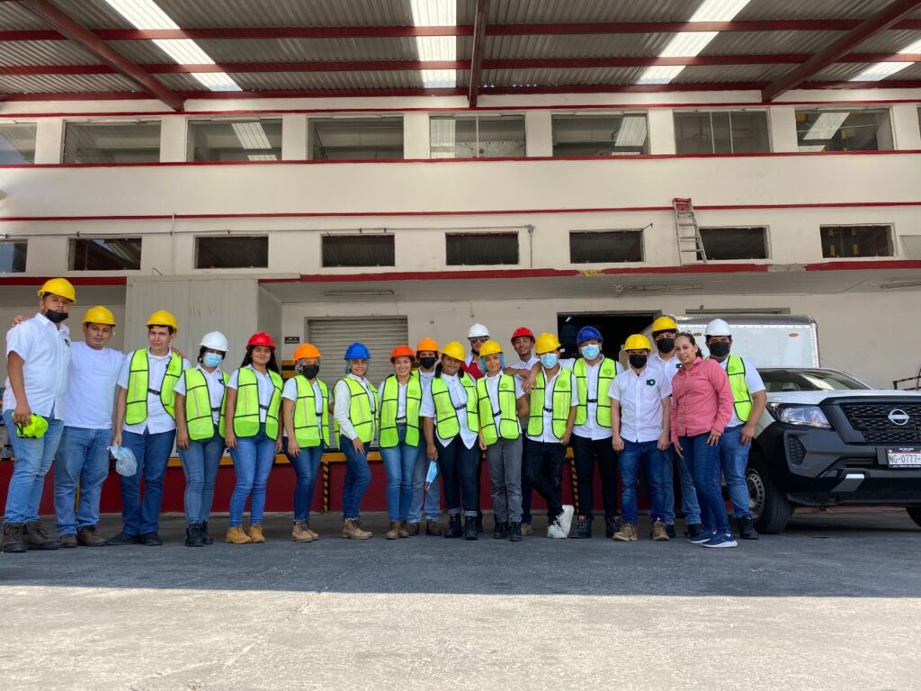 ESTUDIANTES DE LA UTCGG VISITAN EMPRESA HARINERA DE MORELIA