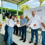 Entrega titular de la SEG constancias de capacitación para el trabajo