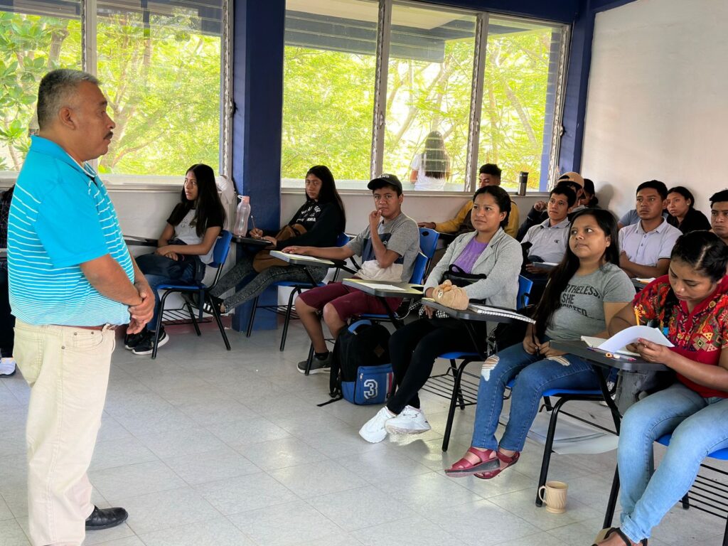La SEDEPIA impartió el taller de la Lengua Me’phaa a estudiantes de Tlapa
