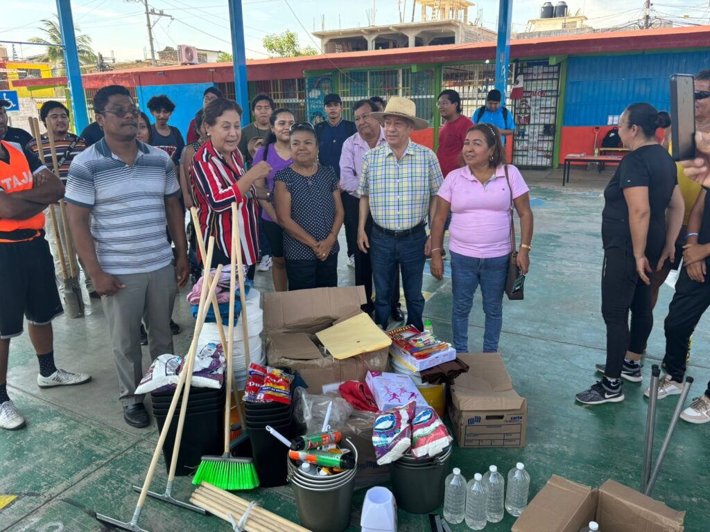 Realiza la SEG, padres de familia y docentes jornadas de limpieza en escuelas de Acapulco
