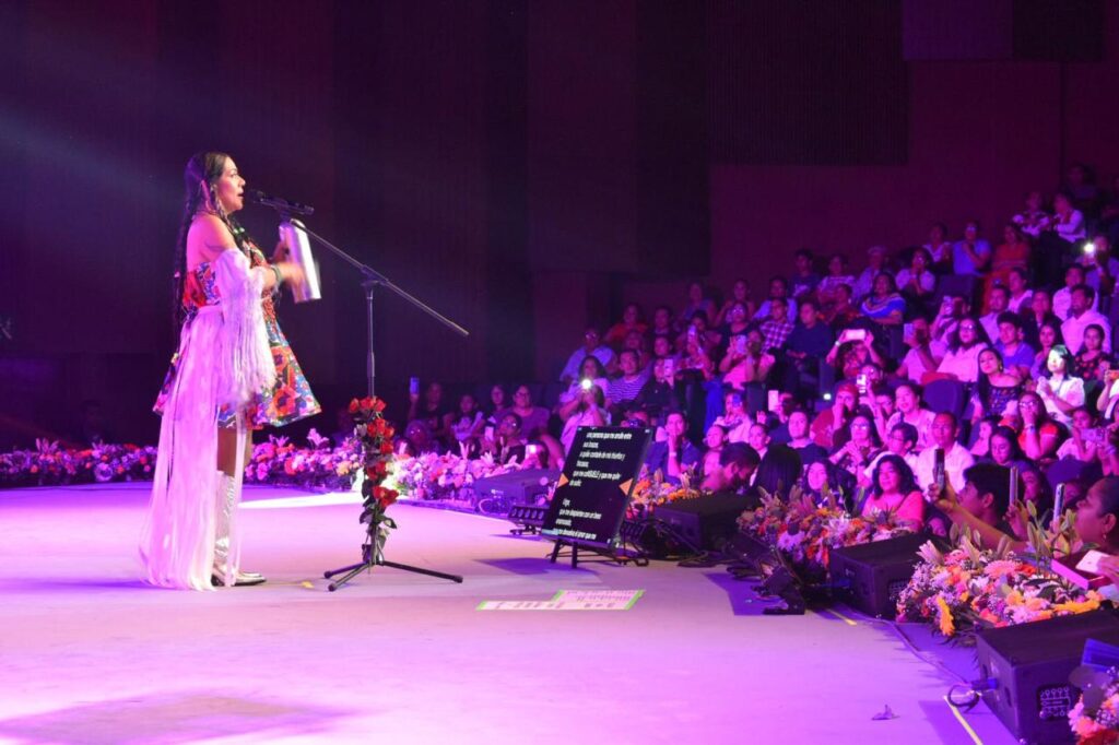 SE PRESENTÓ CON GRAN ÉXITO EN CONCIERTO CON CAUSA LILA DOWNS EN EL ASN