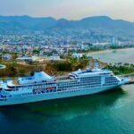 Llega al puerto de Acapulco embarcación de lujo con 653 personas a bordo