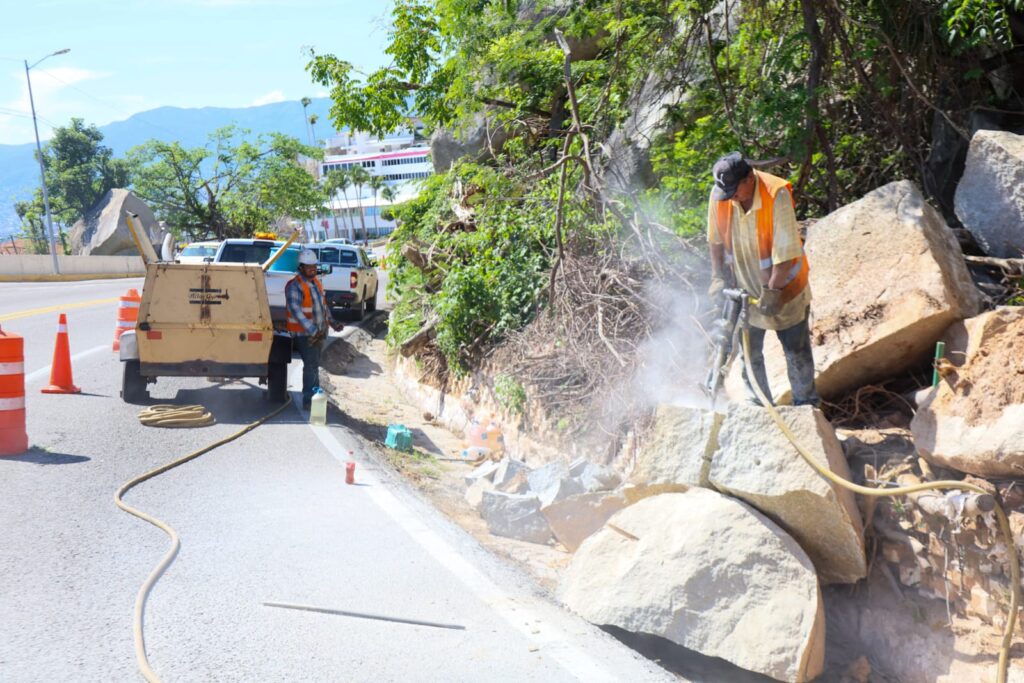 Atiende el gobierno de Evelyn Salgado la rehabilitación y mantenimiento de la Avenida Escénica de Acapulco