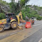 Atiende la administración de la gobernadora Evelyn Salgado fugas de la avenida Escénica y da mantenimiento a esta importante vía de Acapulco