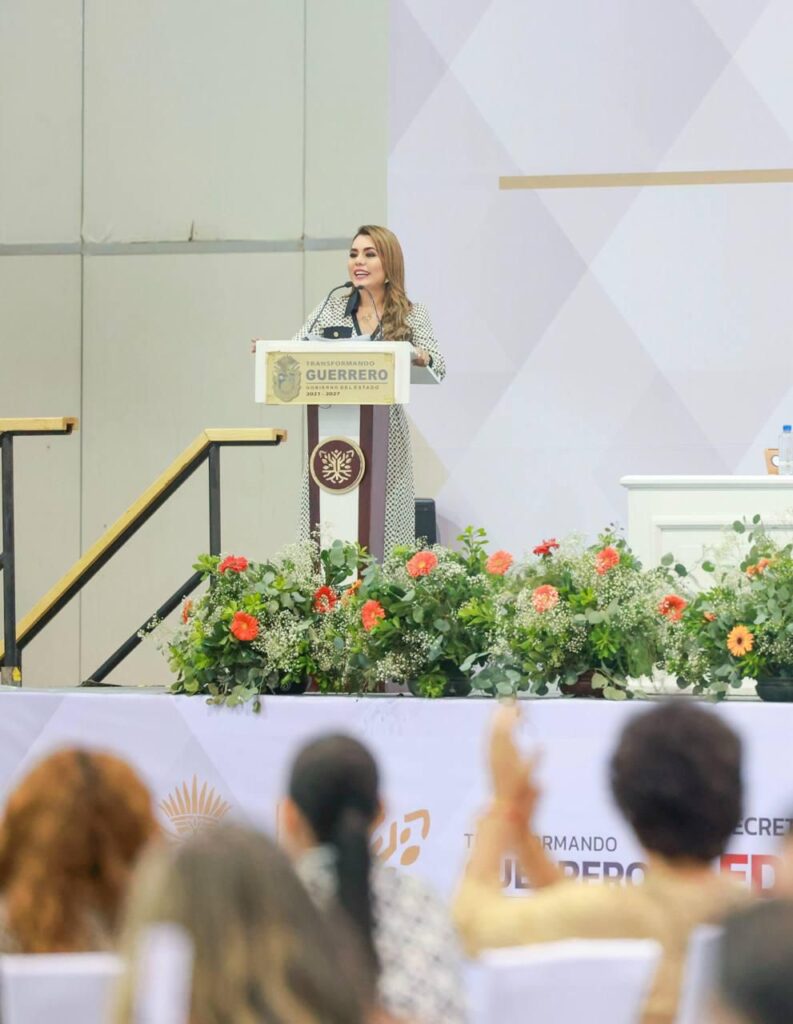 Celebra Evelyn Salgado el Día del Personal de Apoyo y Asistencia a la Educación en Guerrero