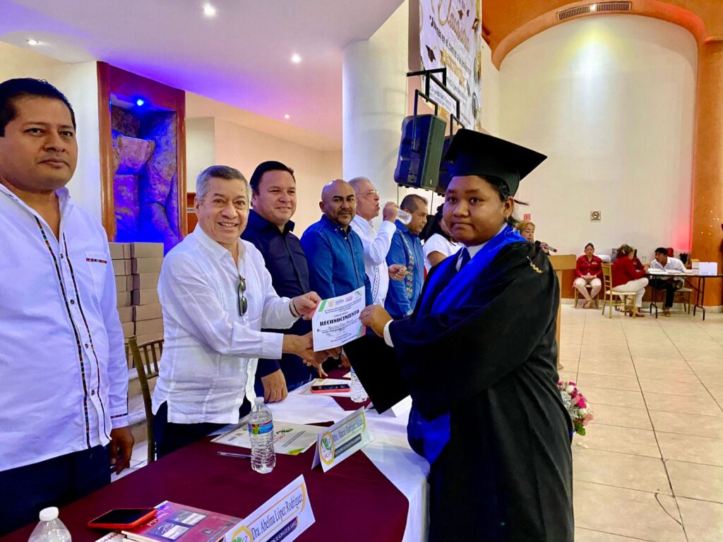 Clausura la SEG generación 2021-2024 del CECyTE San Agustín en Acapulco