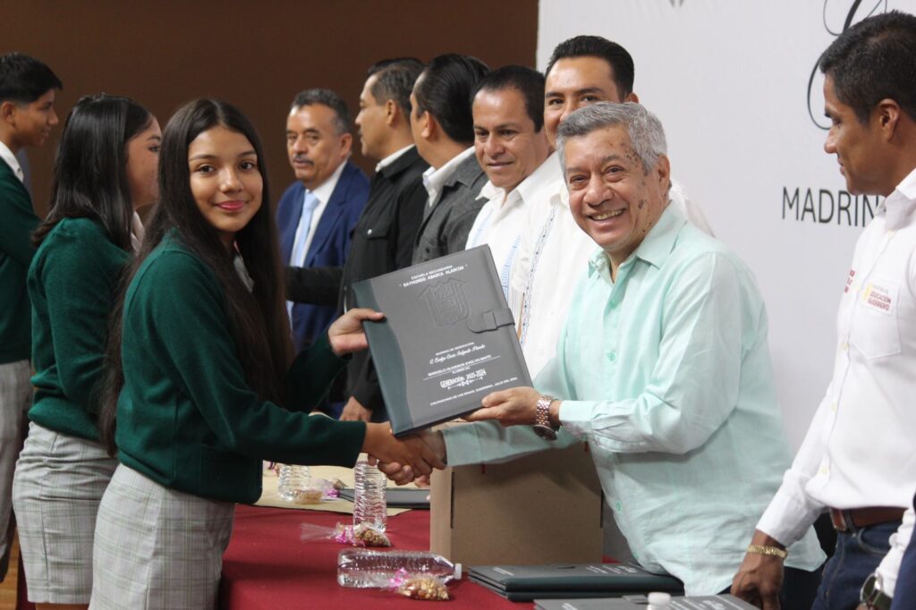 El titular de la SEG clausuró los cursos de la generación de la ESRAA en Chilpancingo