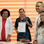 Entrega Aidé Ibarez la Clave Única de Establecimientos en Salud (CLUES), al Centro de Salud de San Juan del Reparo Sur