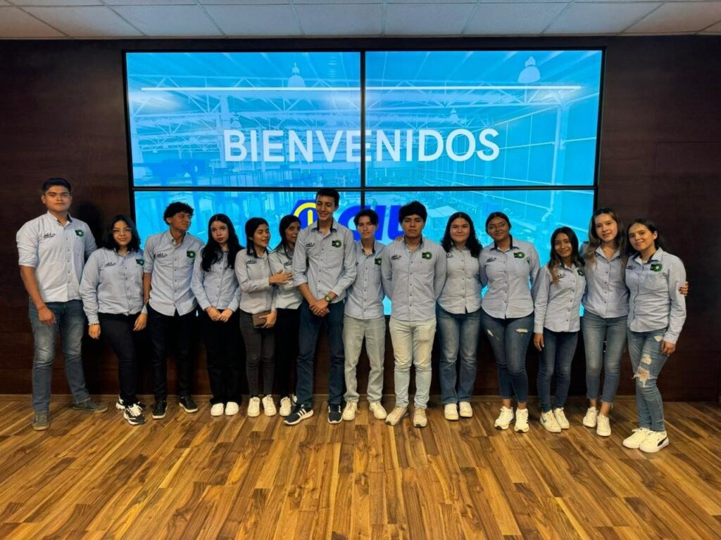 Fortalece la UTCGG aprendizaje de estudiantes con visita a instalaciones corporativas
