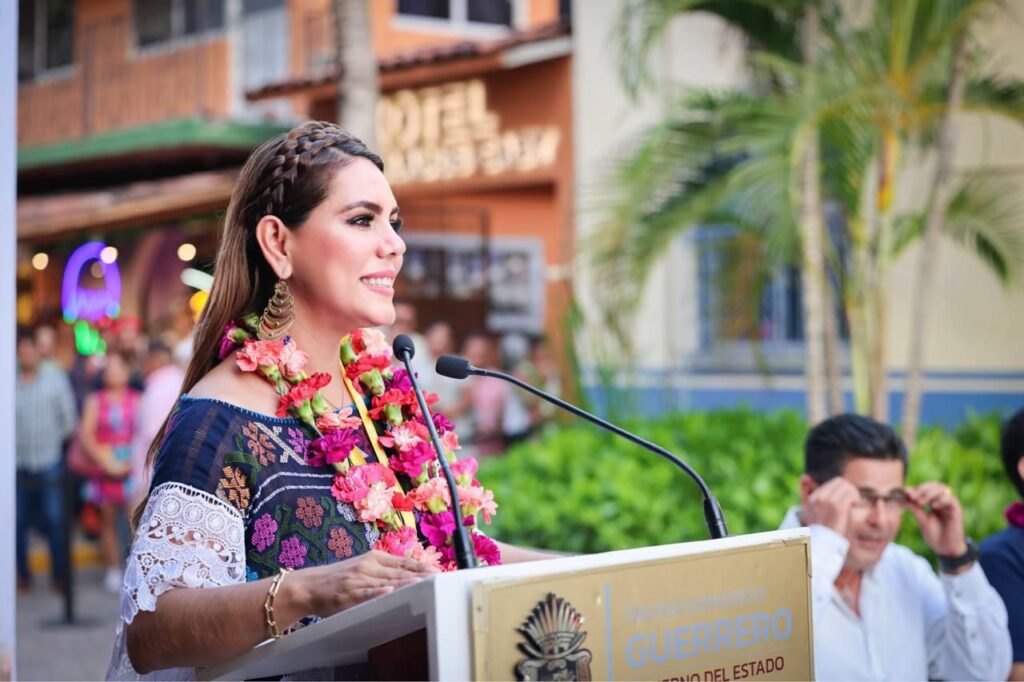 Inaugura Evelyn Salgado la remodelación de la Zona Peatonal del Centro de Zihuatanejo