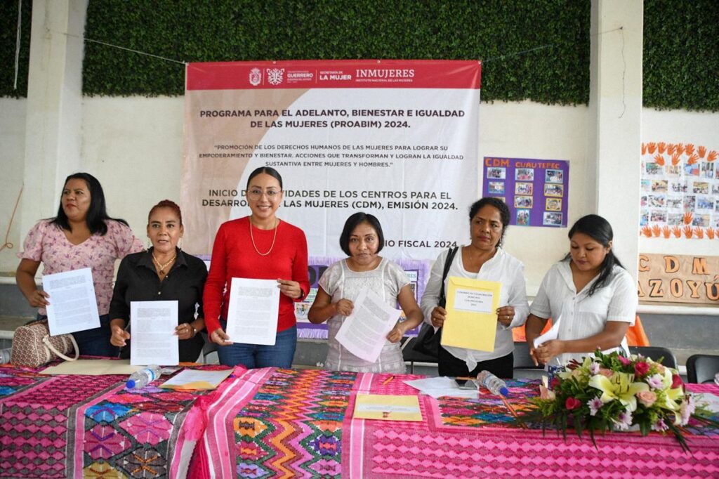 Pone en marcha la SEMUJER los Centros para el Desarrollo de las Mujeres en la Costa Chica