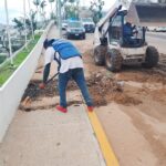 Realiza Cicaeg en Acapulco demolición de rocas de gran tamaño y limpieza de cunetas