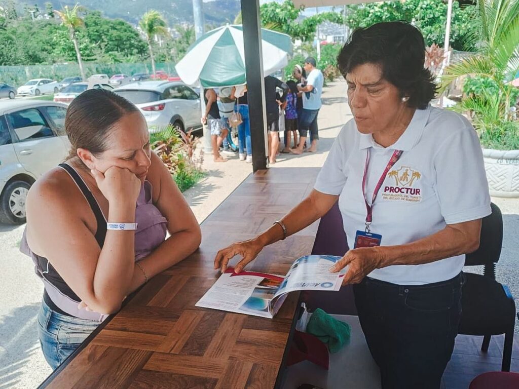 Cumple Evelyn Salgado con la atención al turista en temporada de verano 2024