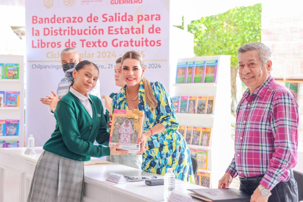 Evelyn Salgado da banderazo para la distribución de más de 5 millones de libros de textos gratuitos en Guerrero